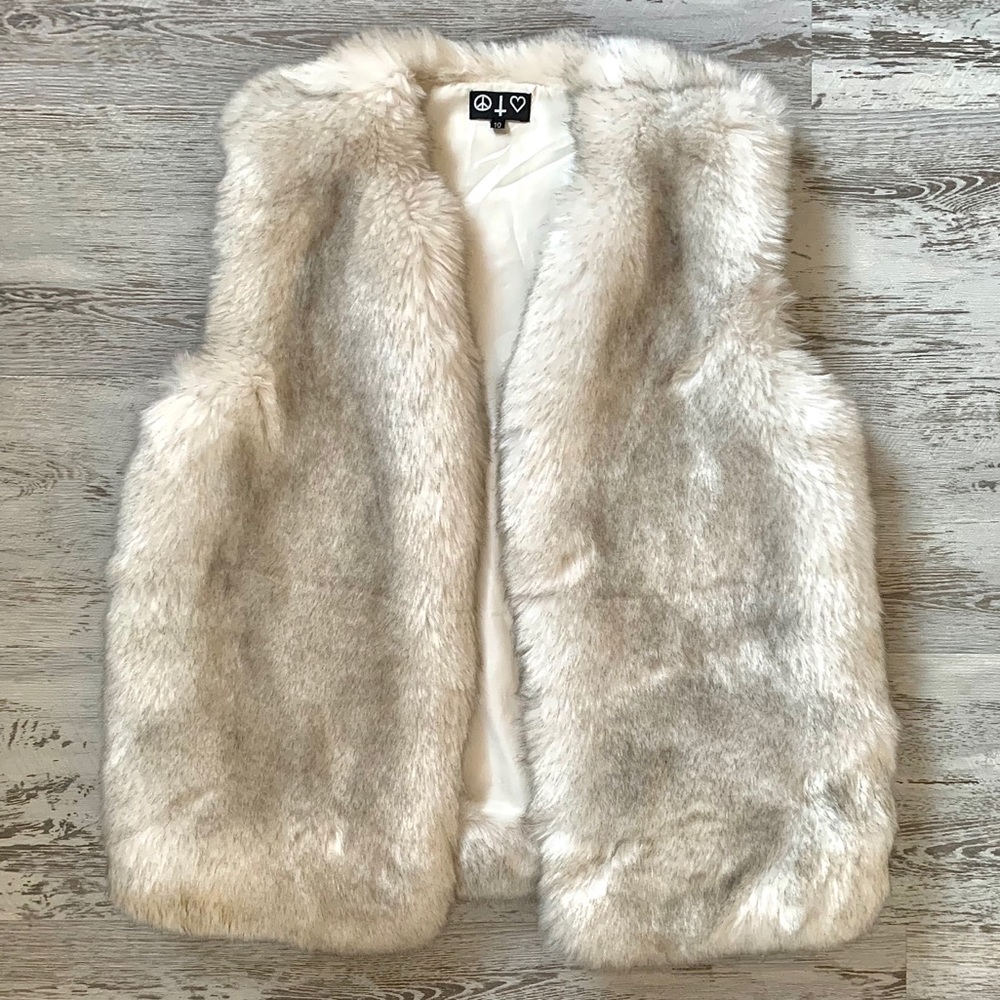 Missguided Faux Fur Vest White/ Gray / Beige NEW - Picture 1 of 6